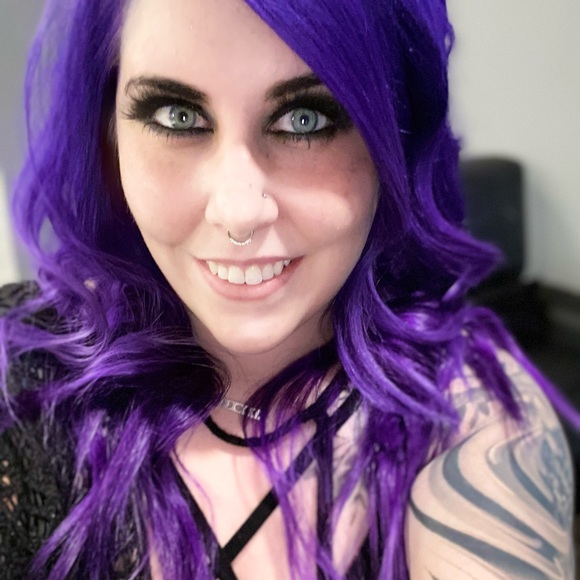 Meet your Posher, Emily - Picture 1 of 1